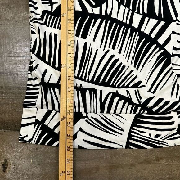 Chicos Women’s Size 0 Palm Print Top Black White Short Sleeve Side Tie Summer - Picture 8 of 9